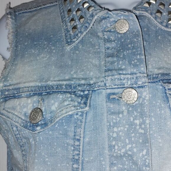 Rock & Republic Gunshow fray sleeve studded collar bleached denim vest Sz XS - Picture 4 of 6